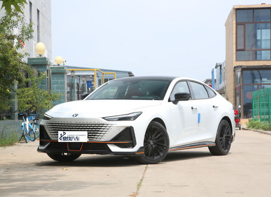 Réduction Auto Turbo 2WD Chang Un EV Changan UNI-V 7 vitesses 1.5L 2.0L Benzine Berline voiture neuve